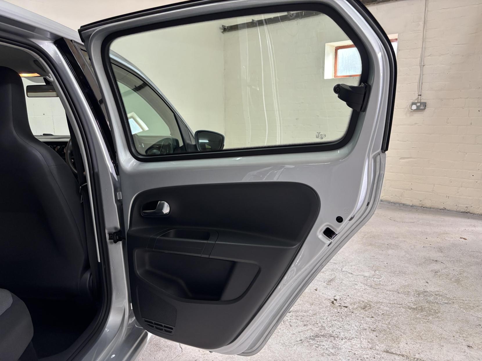 Volkswagen up! 1.0 Move up! Hatchback 5dr Petrol Manual Euro 5 (60 ps)