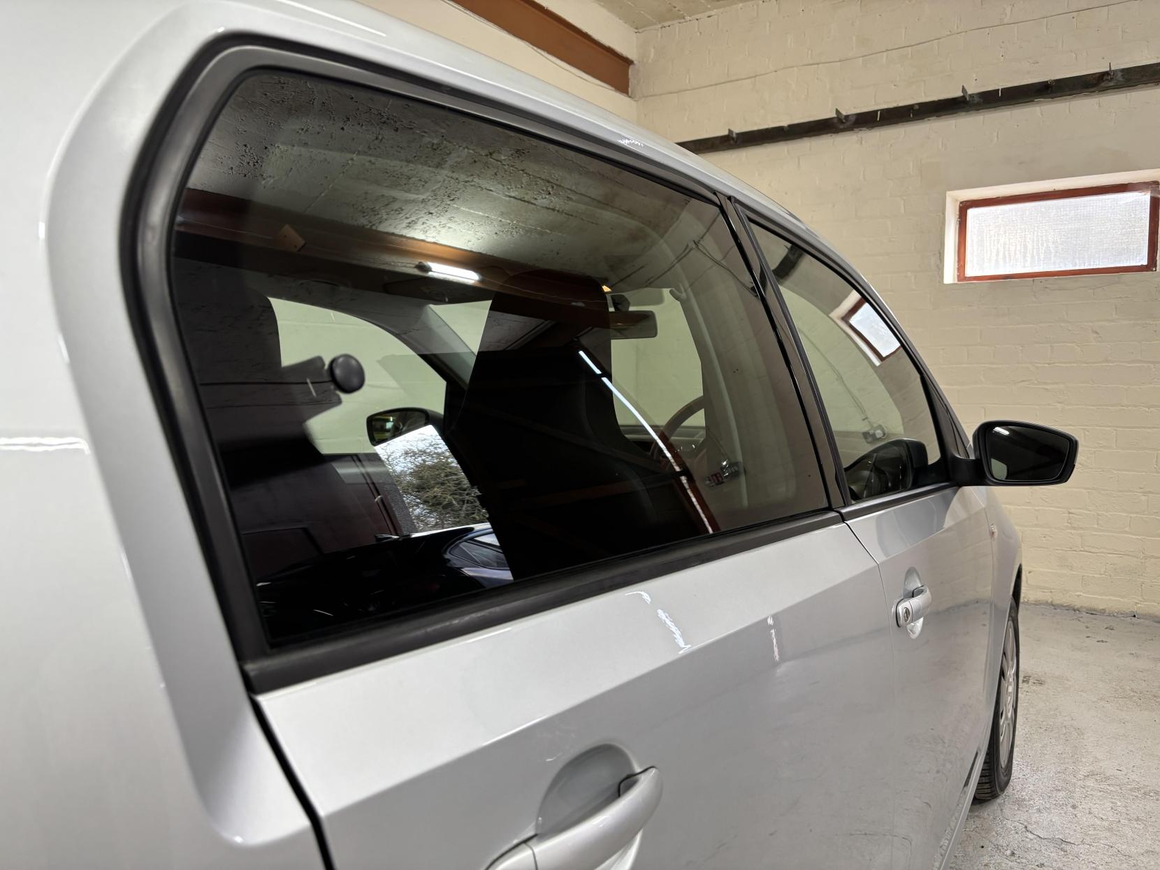 Volkswagen up! 1.0 Move up! Hatchback 5dr Petrol Manual Euro 5 (60 ps)