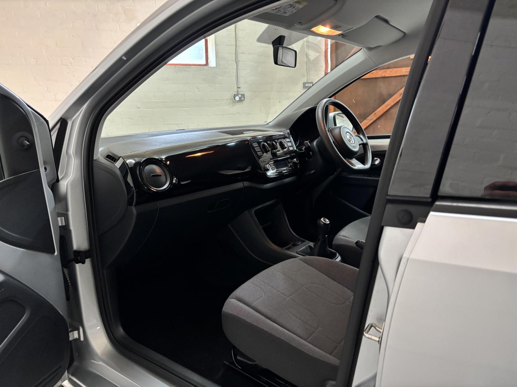 Volkswagen up! 1.0 Move up! Hatchback 5dr Petrol Manual Euro 5 (60 ps)