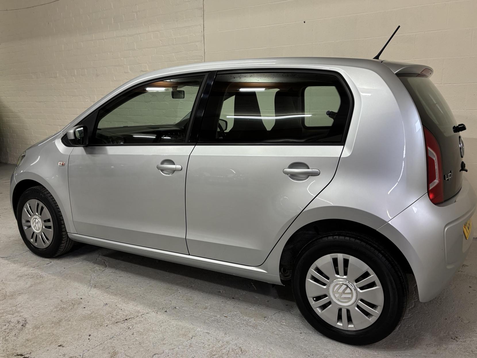 Volkswagen up! 1.0 Move up! Hatchback 5dr Petrol Manual Euro 5 (60 ps)