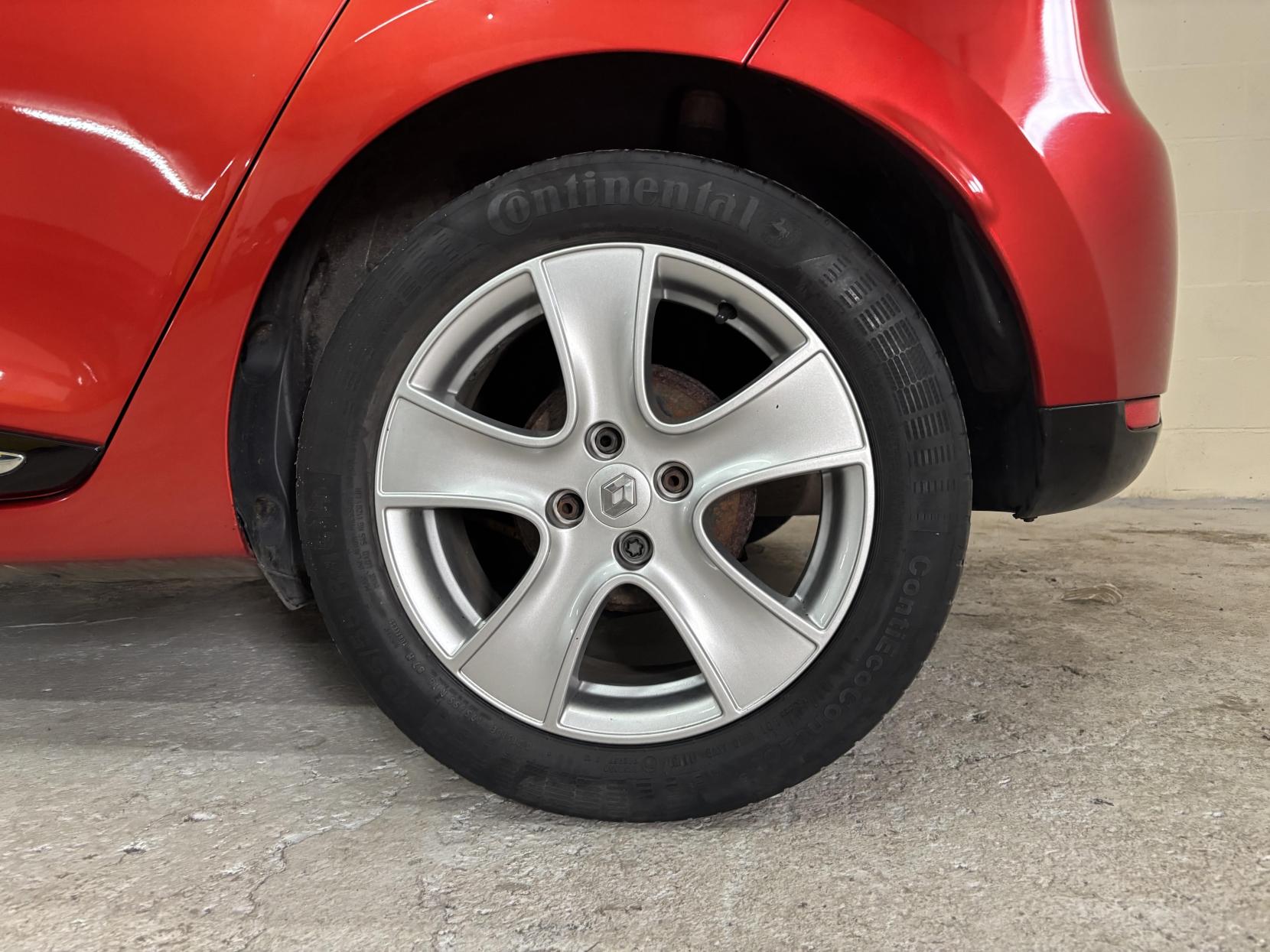 Renault Clio 0.9 TCe Dynamique MediaNav Hatchback 5dr Petrol Manual Euro 5 (s/s) (90 ps)