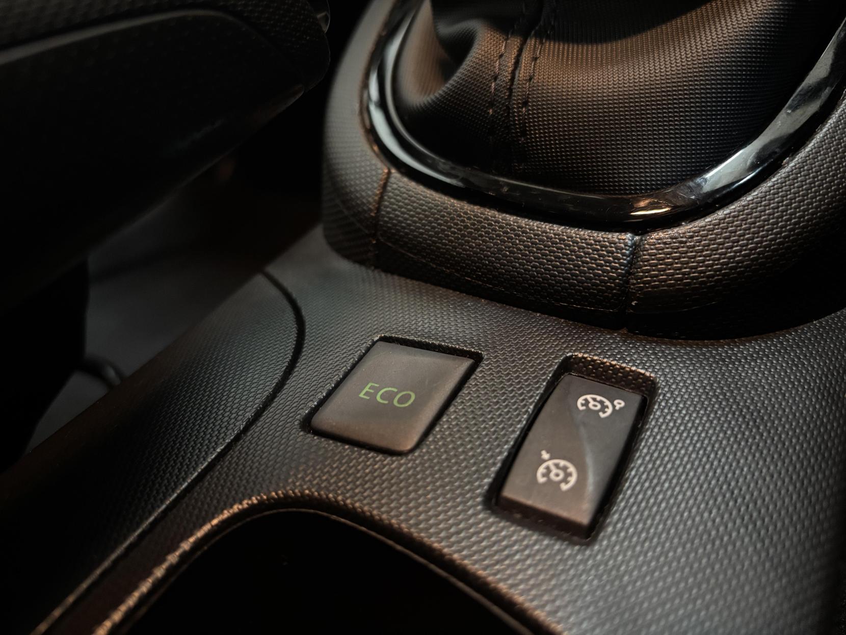 Renault Clio 0.9 TCe Dynamique MediaNav Hatchback 5dr Petrol Manual Euro 5 (s/s) (90 ps)