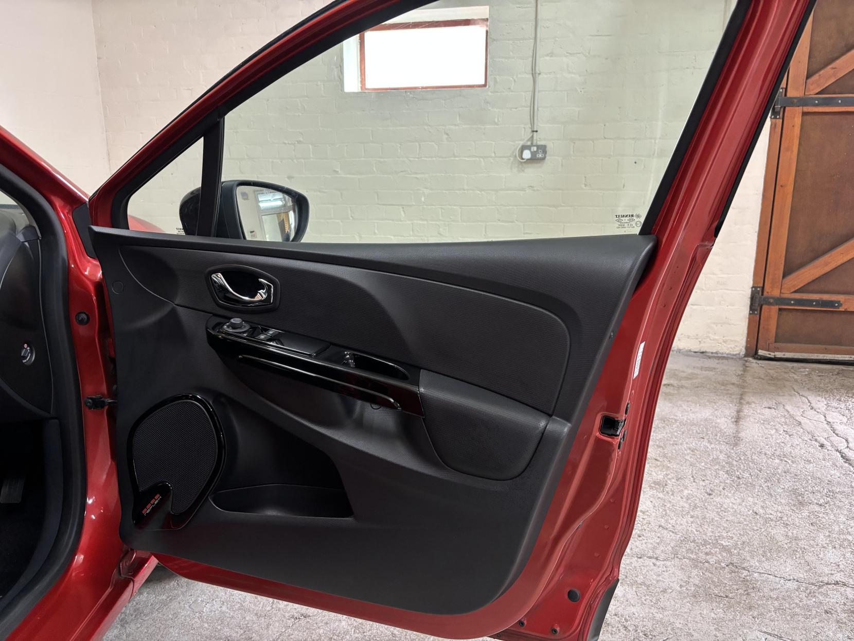 Renault Clio 0.9 TCe Dynamique MediaNav Hatchback 5dr Petrol Manual Euro 5 (s/s) (90 ps)