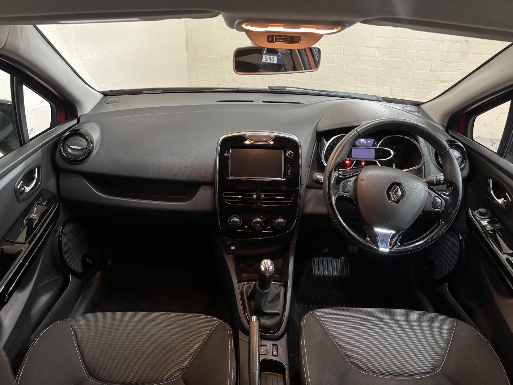 Renault Clio 0.9 TCe Dynamique MediaNav Hatchback 5dr Petrol Manual Euro 5 (s/s) (90 ps)