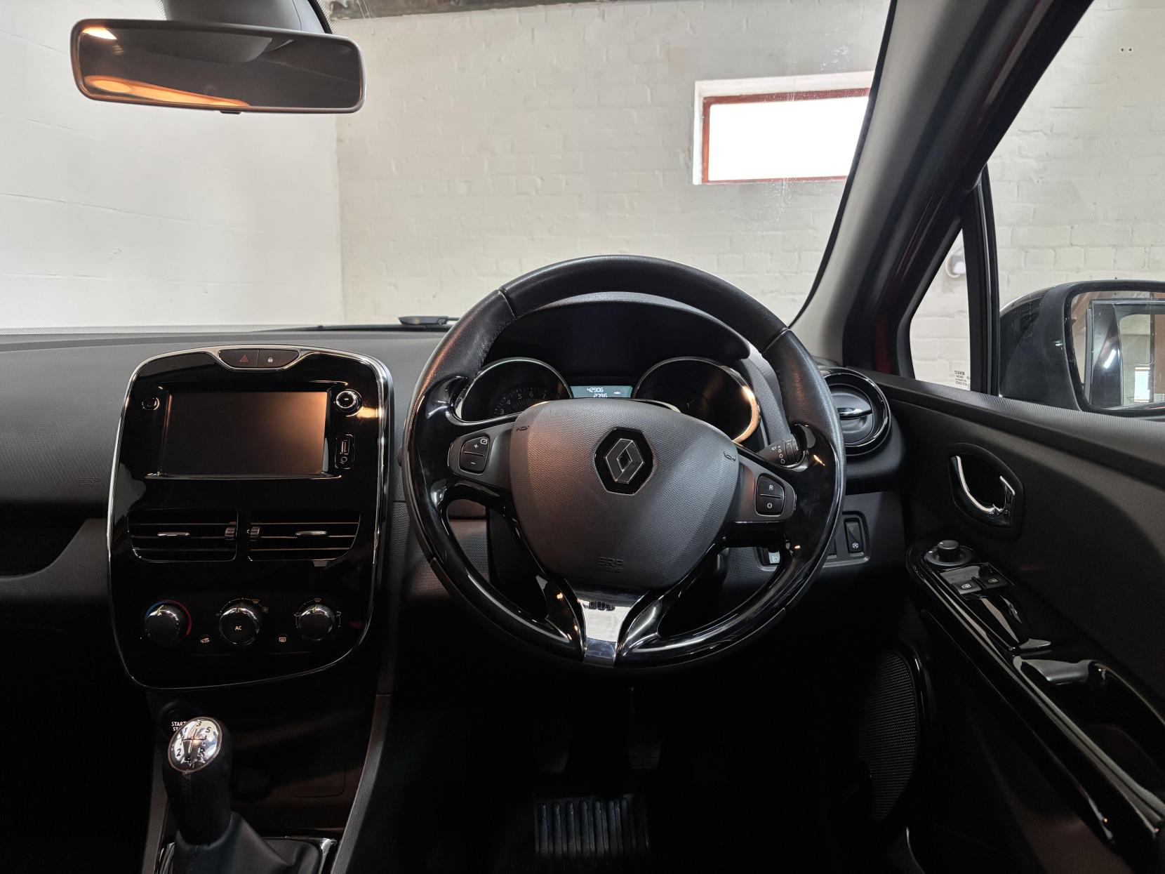 Renault Clio 0.9 TCe Dynamique MediaNav Hatchback 5dr Petrol Manual Euro 5 (s/s) (90 ps)