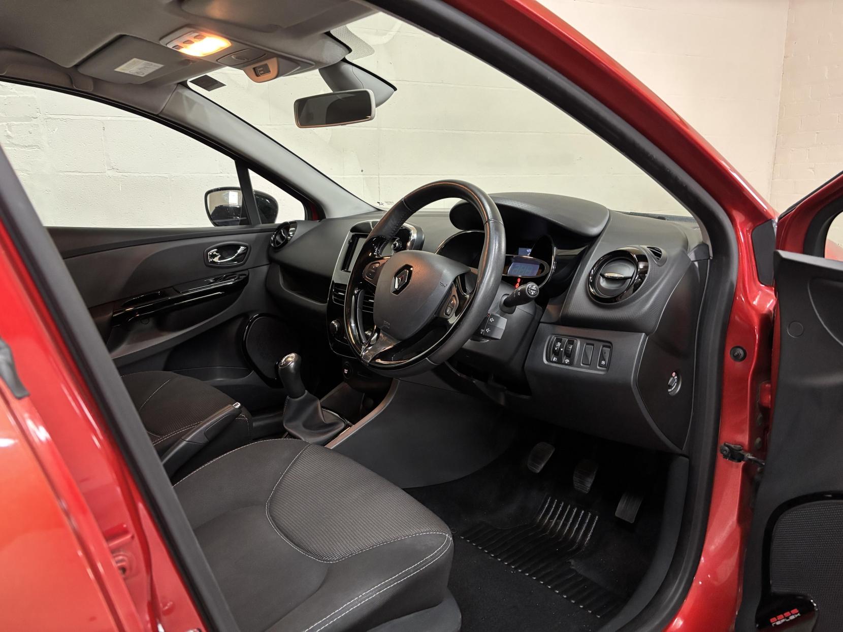 Renault Clio 0.9 TCe Dynamique MediaNav Hatchback 5dr Petrol Manual Euro 5 (s/s) (90 ps)