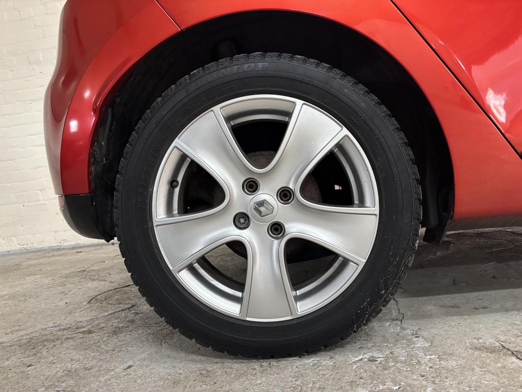 Renault Clio 0.9 TCe Dynamique MediaNav Hatchback 5dr Petrol Manual Euro 5 (s/s) (90 ps)