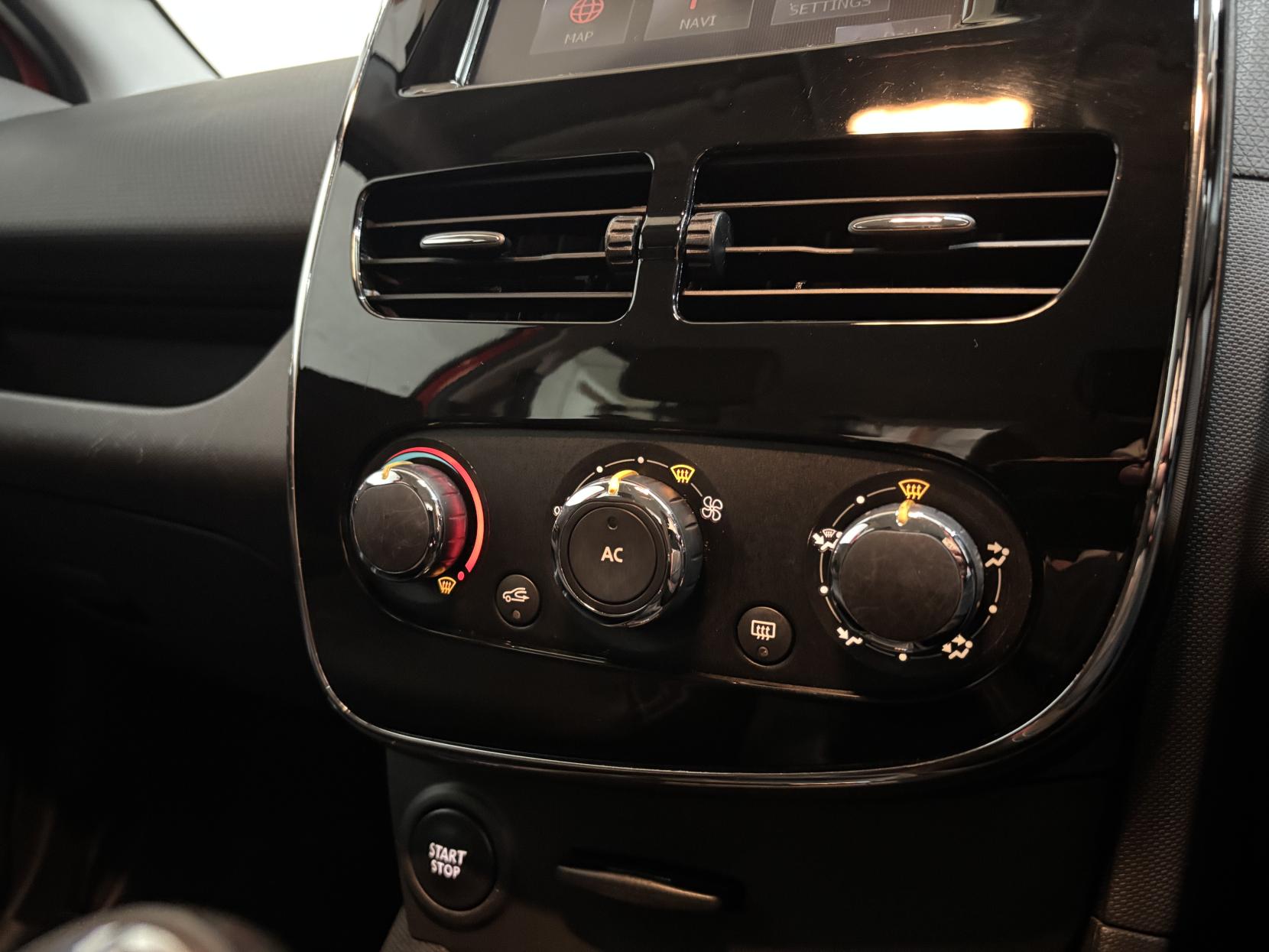 Renault Clio 0.9 TCe Dynamique MediaNav Hatchback 5dr Petrol Manual Euro 5 (s/s) (90 ps)