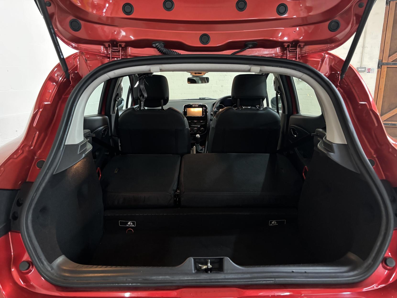 Renault Clio 0.9 TCe Dynamique MediaNav Hatchback 5dr Petrol Manual Euro 5 (s/s) (90 ps)