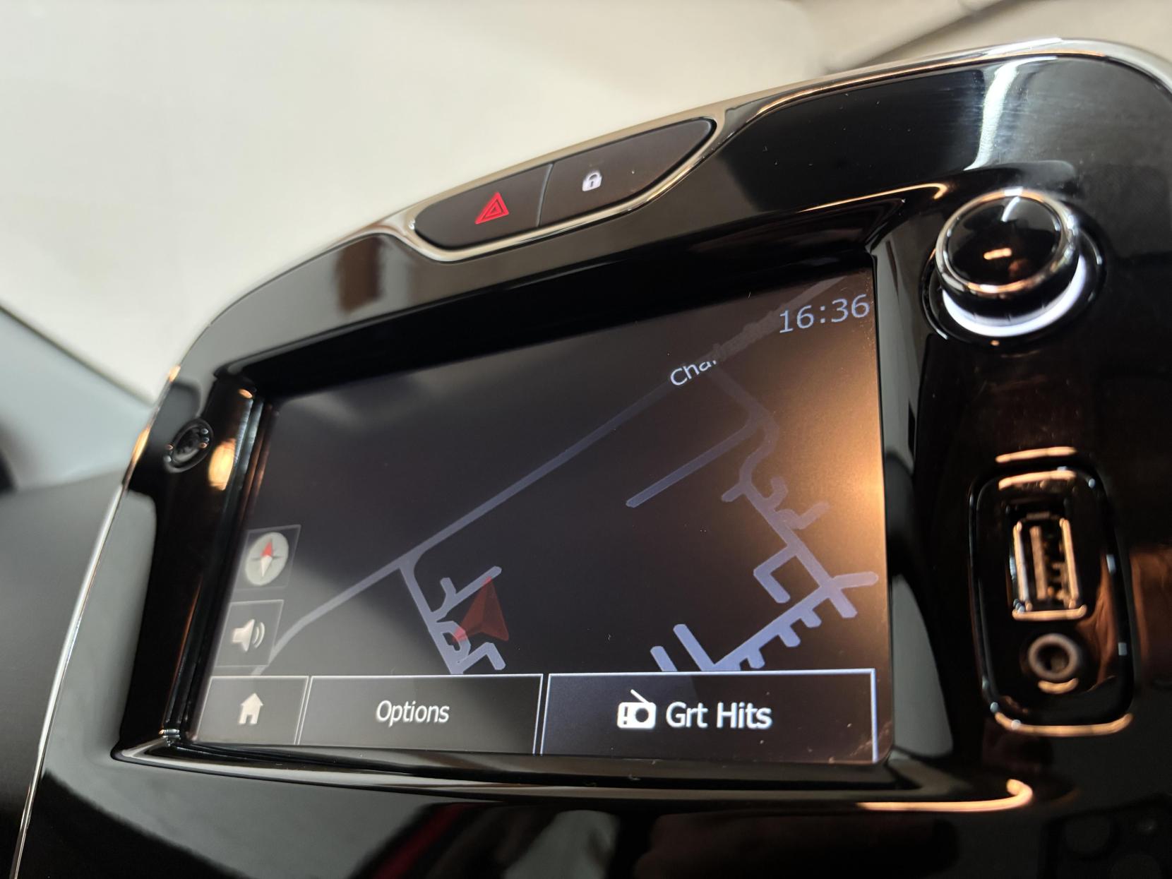 Renault Clio 0.9 TCe Dynamique MediaNav Hatchback 5dr Petrol Manual Euro 5 (s/s) (90 ps)