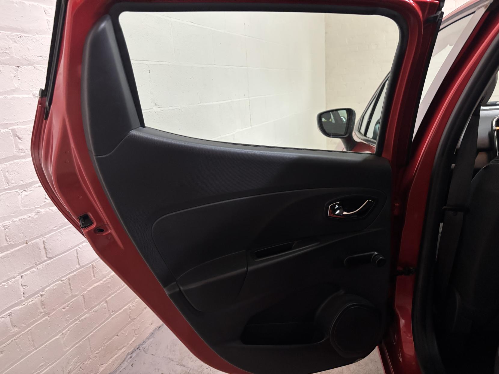 Renault Clio 0.9 TCe Dynamique MediaNav Hatchback 5dr Petrol Manual Euro 5 (s/s) (90 ps)