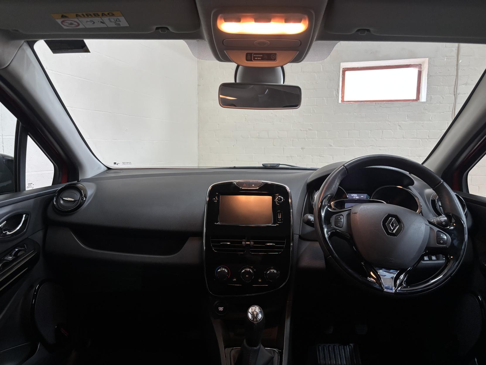 Renault Clio 0.9 TCe Dynamique MediaNav Hatchback 5dr Petrol Manual Euro 5 (s/s) (90 ps)