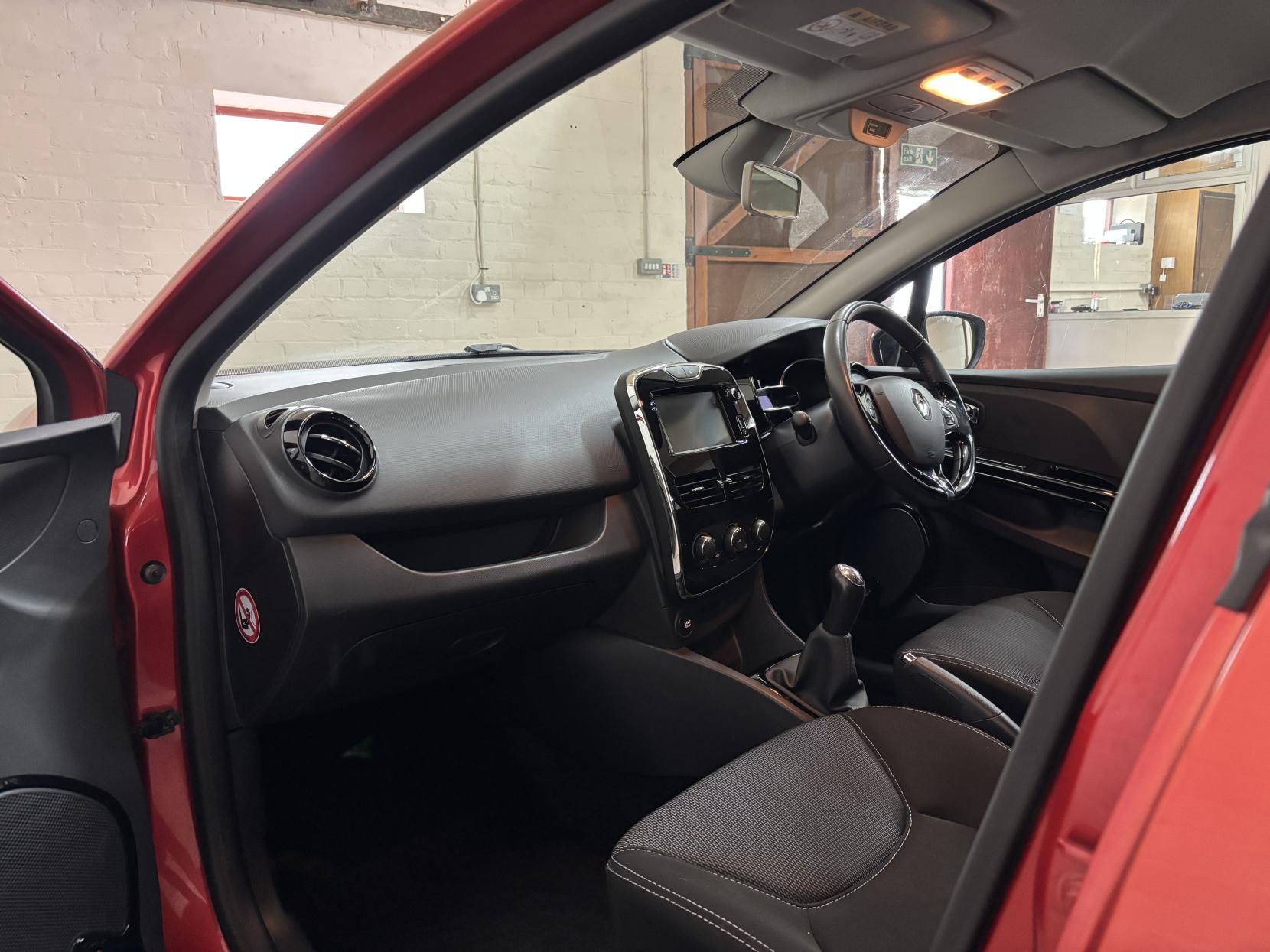 Renault Clio 0.9 TCe Dynamique MediaNav Hatchback 5dr Petrol Manual Euro 5 (s/s) (90 ps)