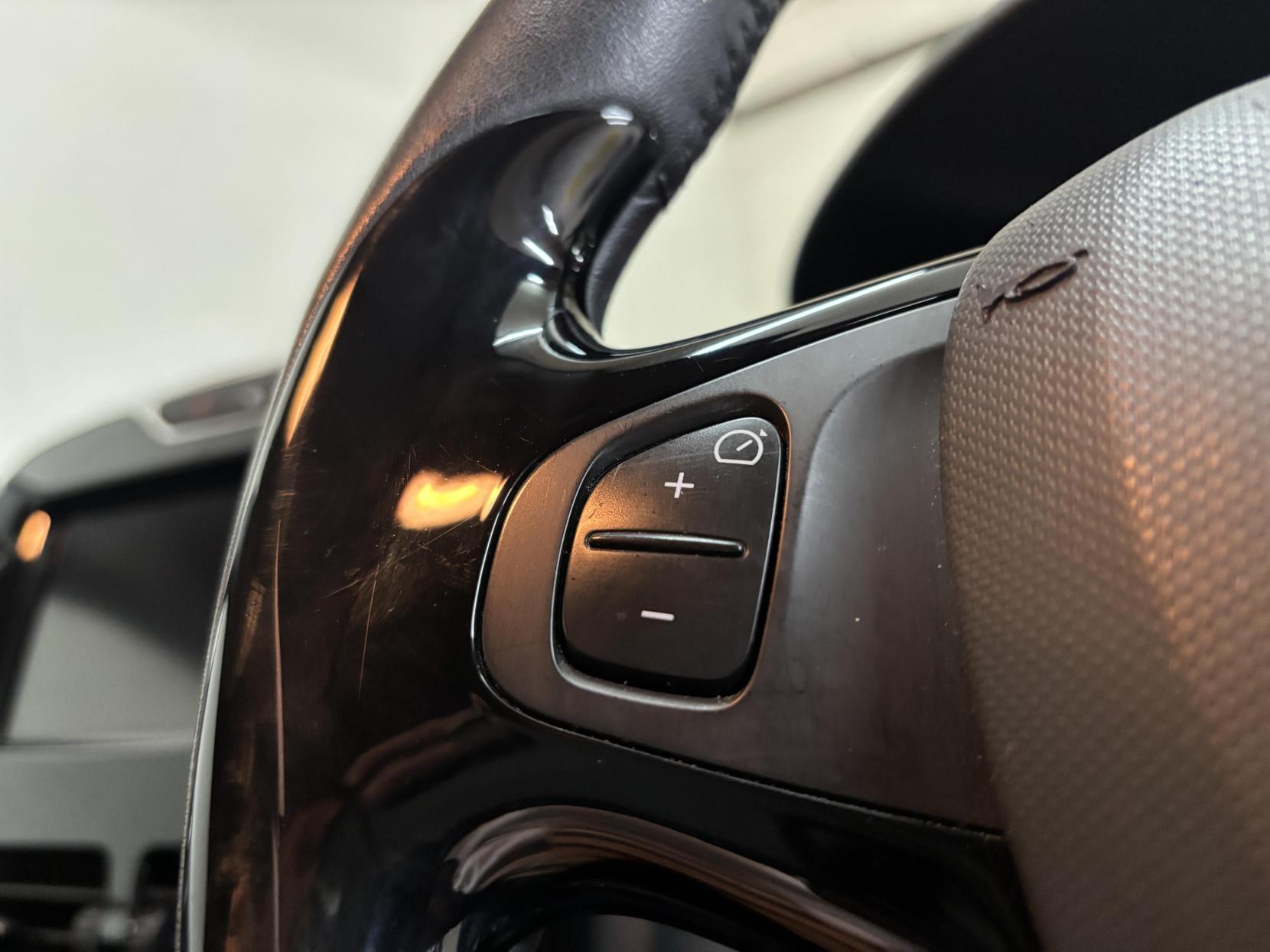 Renault Clio 0.9 TCe Dynamique MediaNav Hatchback 5dr Petrol Manual Euro 5 (s/s) (90 ps)