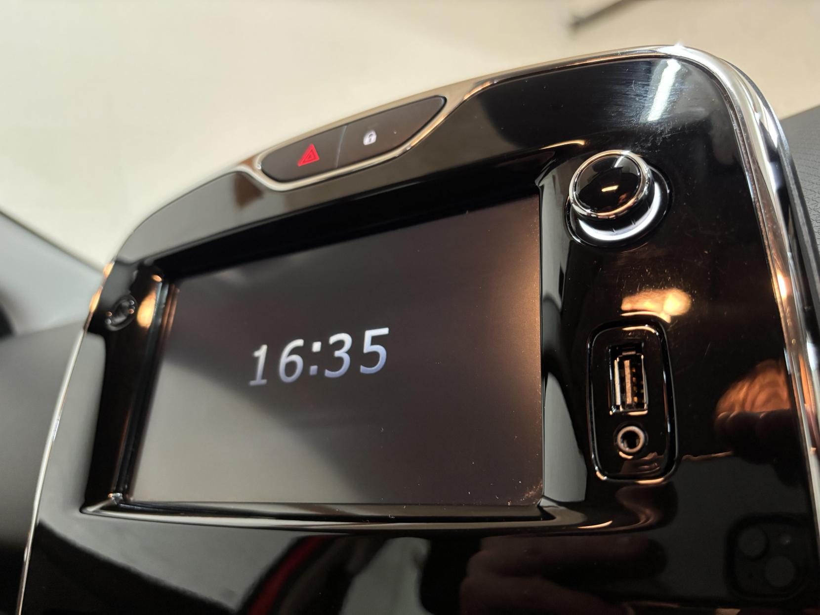 Renault Clio 0.9 TCe Dynamique MediaNav Hatchback 5dr Petrol Manual Euro 5 (s/s) (90 ps)