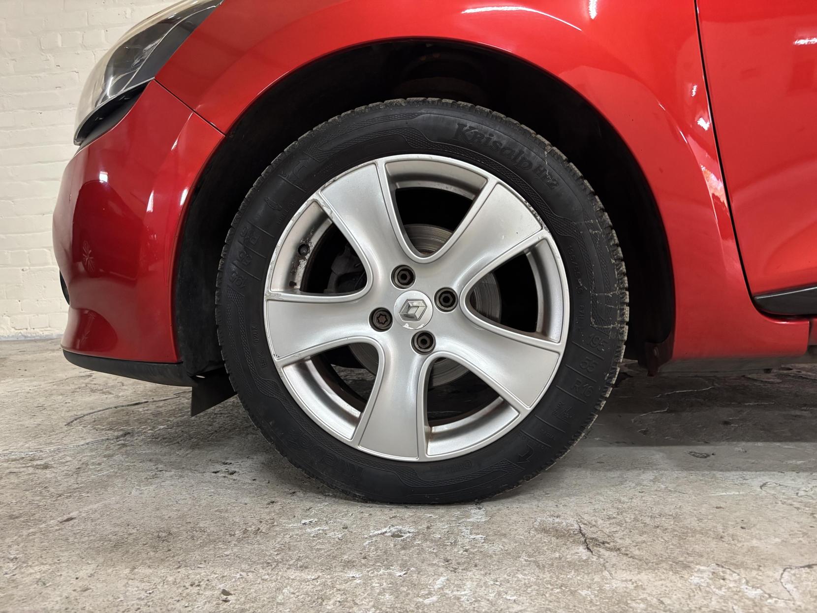 Renault Clio 0.9 TCe Dynamique MediaNav Hatchback 5dr Petrol Manual Euro 5 (s/s) (90 ps)