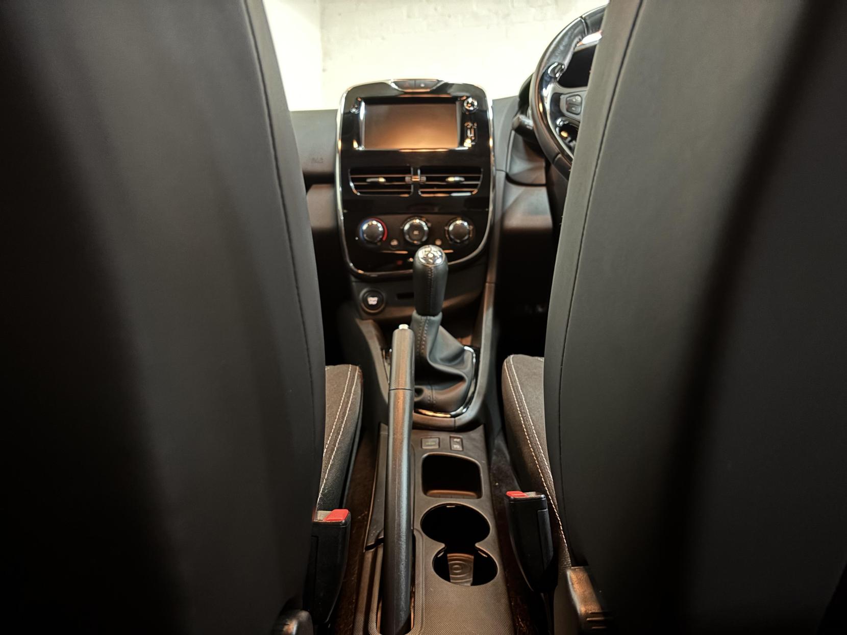 Renault Clio 0.9 TCe Dynamique MediaNav Hatchback 5dr Petrol Manual Euro 5 (s/s) (90 ps)