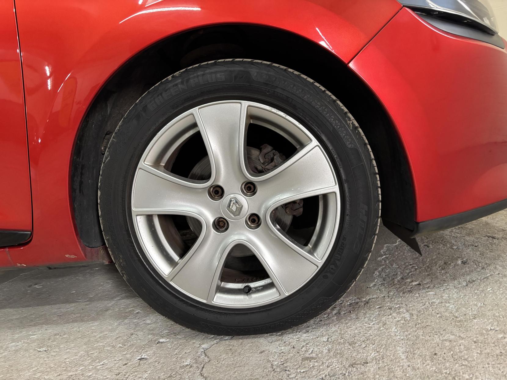 Renault Clio 0.9 TCe Dynamique MediaNav Hatchback 5dr Petrol Manual Euro 5 (s/s) (90 ps)