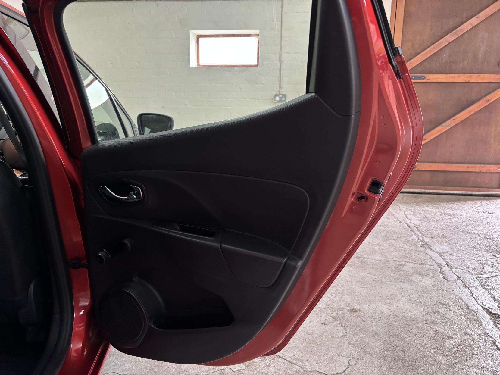 Renault Clio 0.9 TCe Dynamique MediaNav Hatchback 5dr Petrol Manual Euro 5 (s/s) (90 ps)