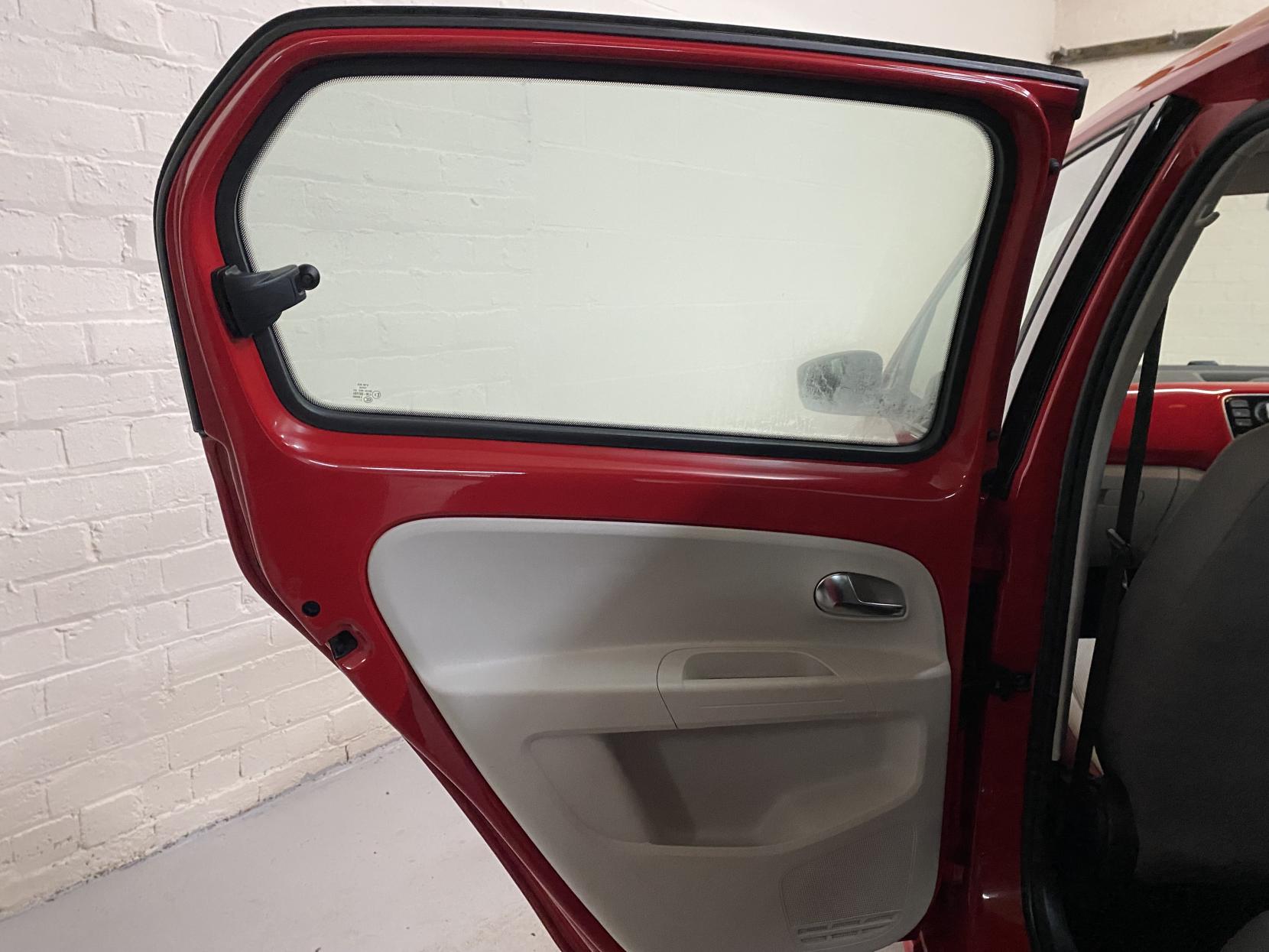 Volkswagen up! 1.0 High up! Hatchback 5dr Petrol Manual Euro 5 (75 ps)