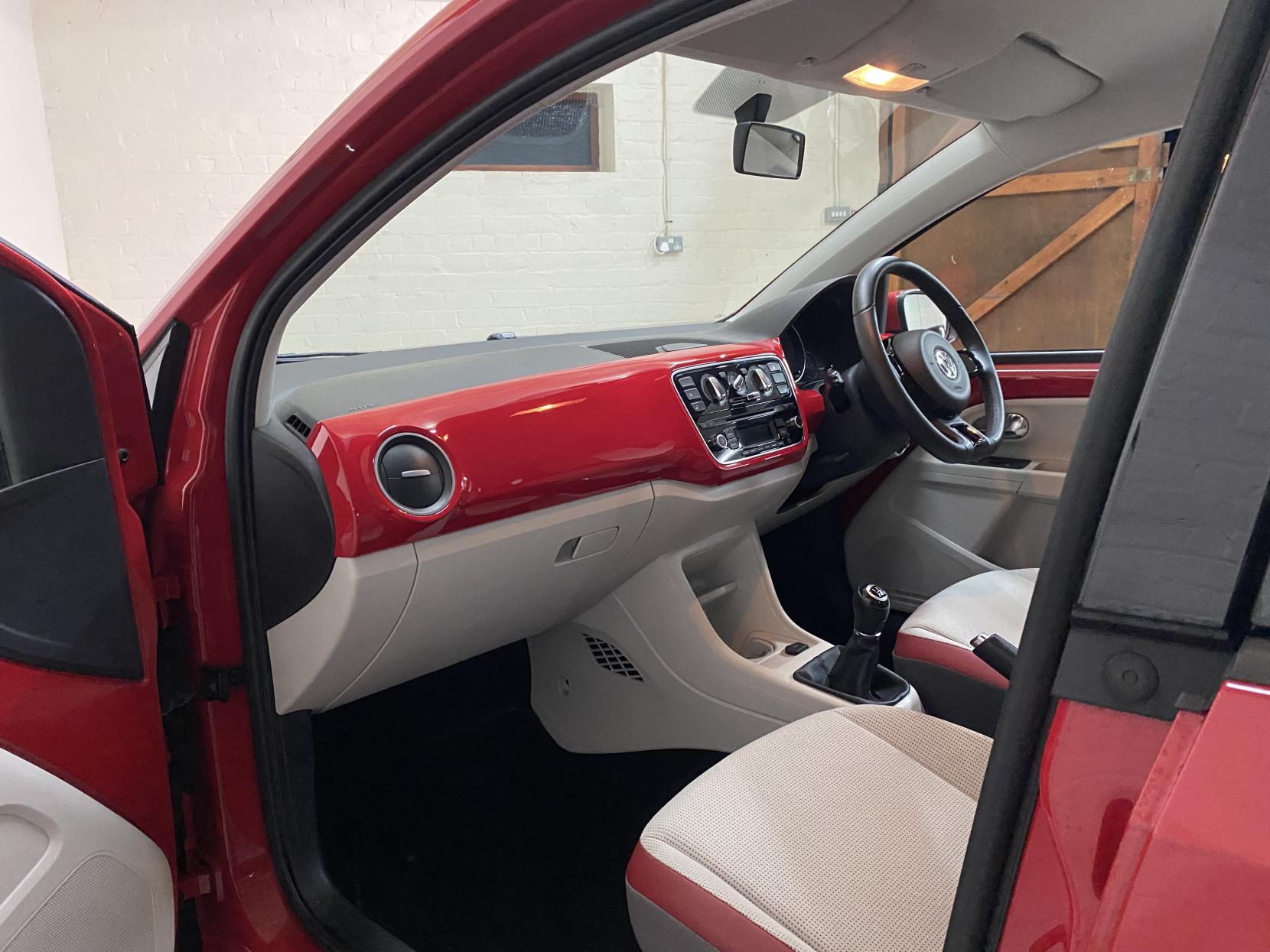 Volkswagen up! 1.0 High up! Hatchback 5dr Petrol Manual Euro 5 (75 ps)