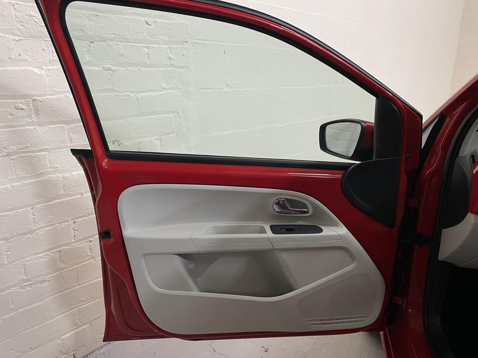 Volkswagen up! 1.0 High up! Hatchback 5dr Petrol Manual Euro 5 (75 ps)