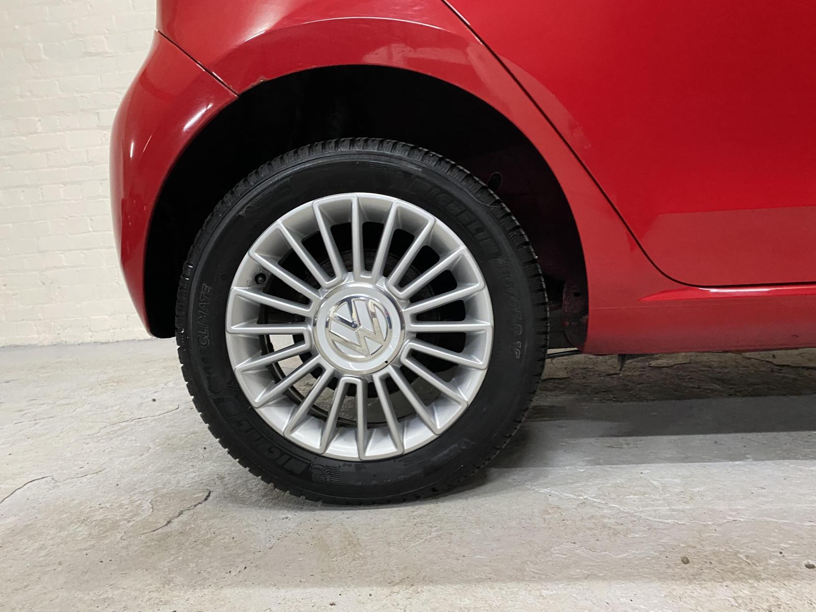 Volkswagen up! 1.0 High up! Hatchback 5dr Petrol Manual Euro 5 (75 ps)