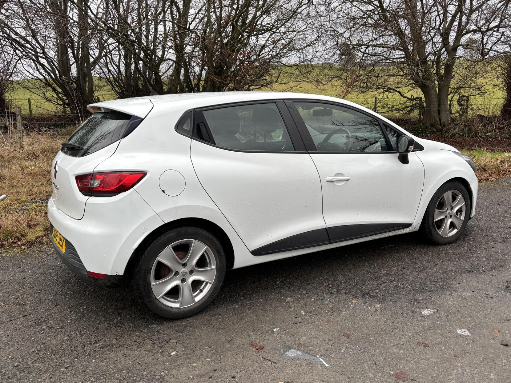 Renault Clio 1.2 16V Play Hatchback 5dr Petrol Manual Euro 6 (75 ps)