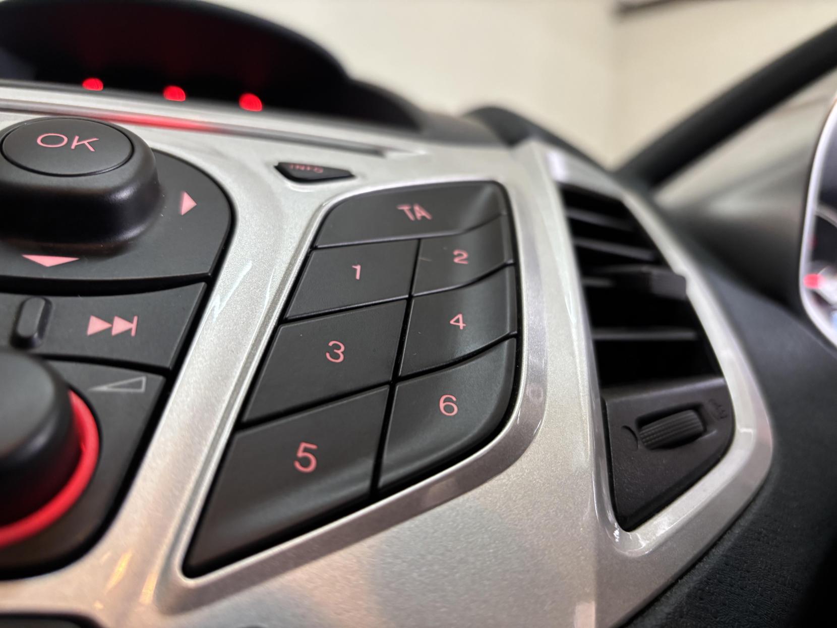 Ford Fiesta 1.4 TDCi Titanium Hatchback 5dr Diesel Manual (104 g/km, 69 bhp)