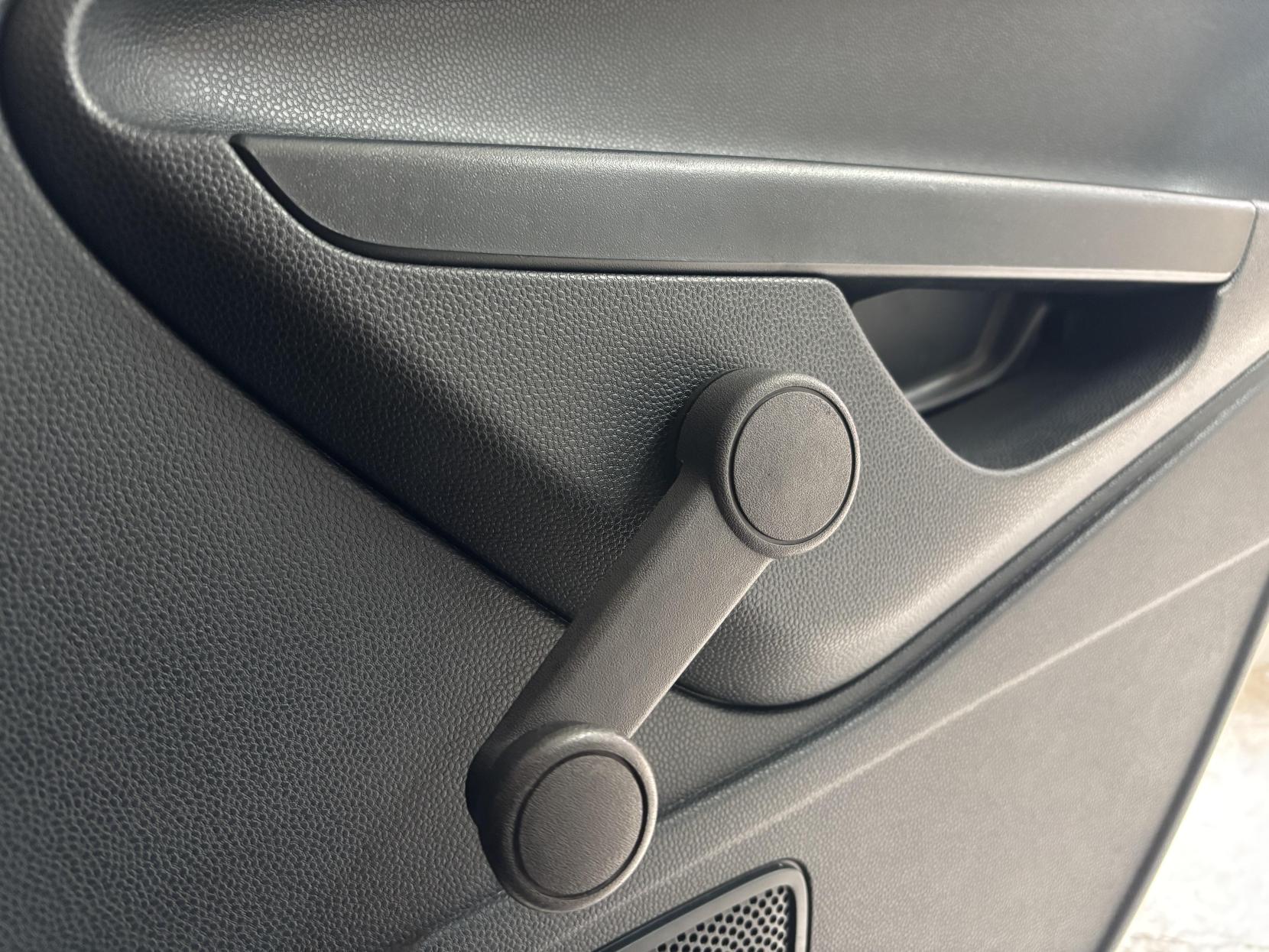 Ford Fiesta 1.4 TDCi Titanium Hatchback 5dr Diesel Manual (104 g/km, 69 bhp)