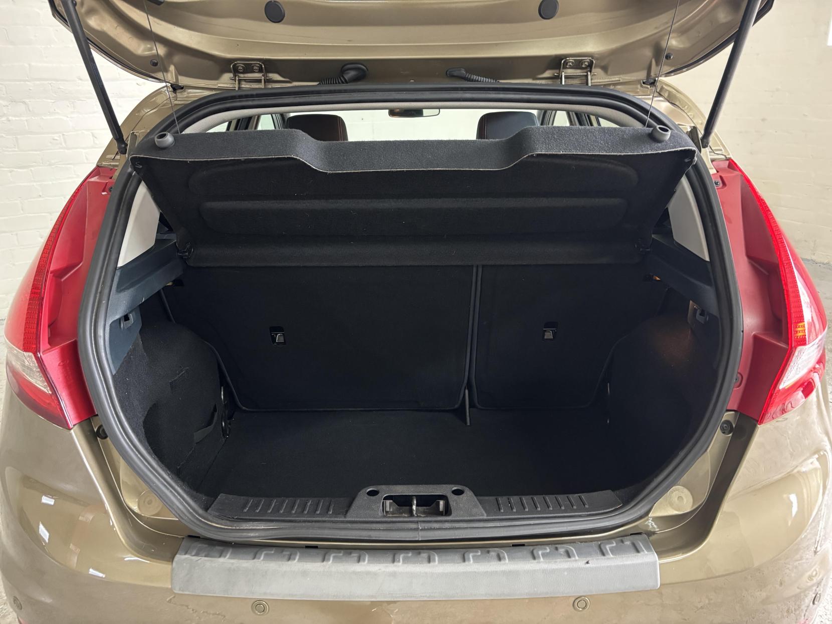 Ford Fiesta 1.4 TDCi Titanium Hatchback 5dr Diesel Manual (104 g/km, 69 bhp)