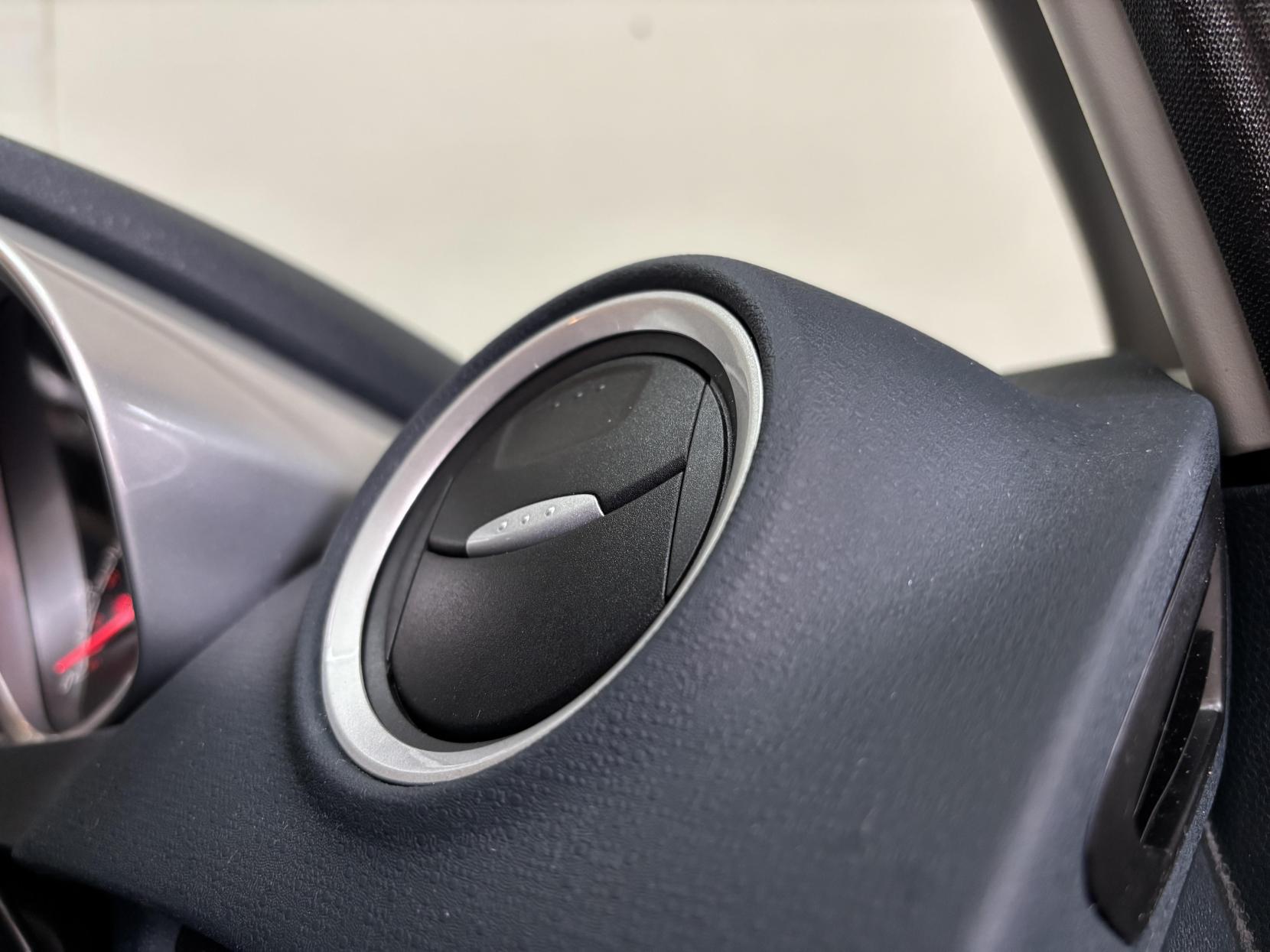 Ford Fiesta 1.4 TDCi Titanium Hatchback 5dr Diesel Manual (104 g/km, 69 bhp)