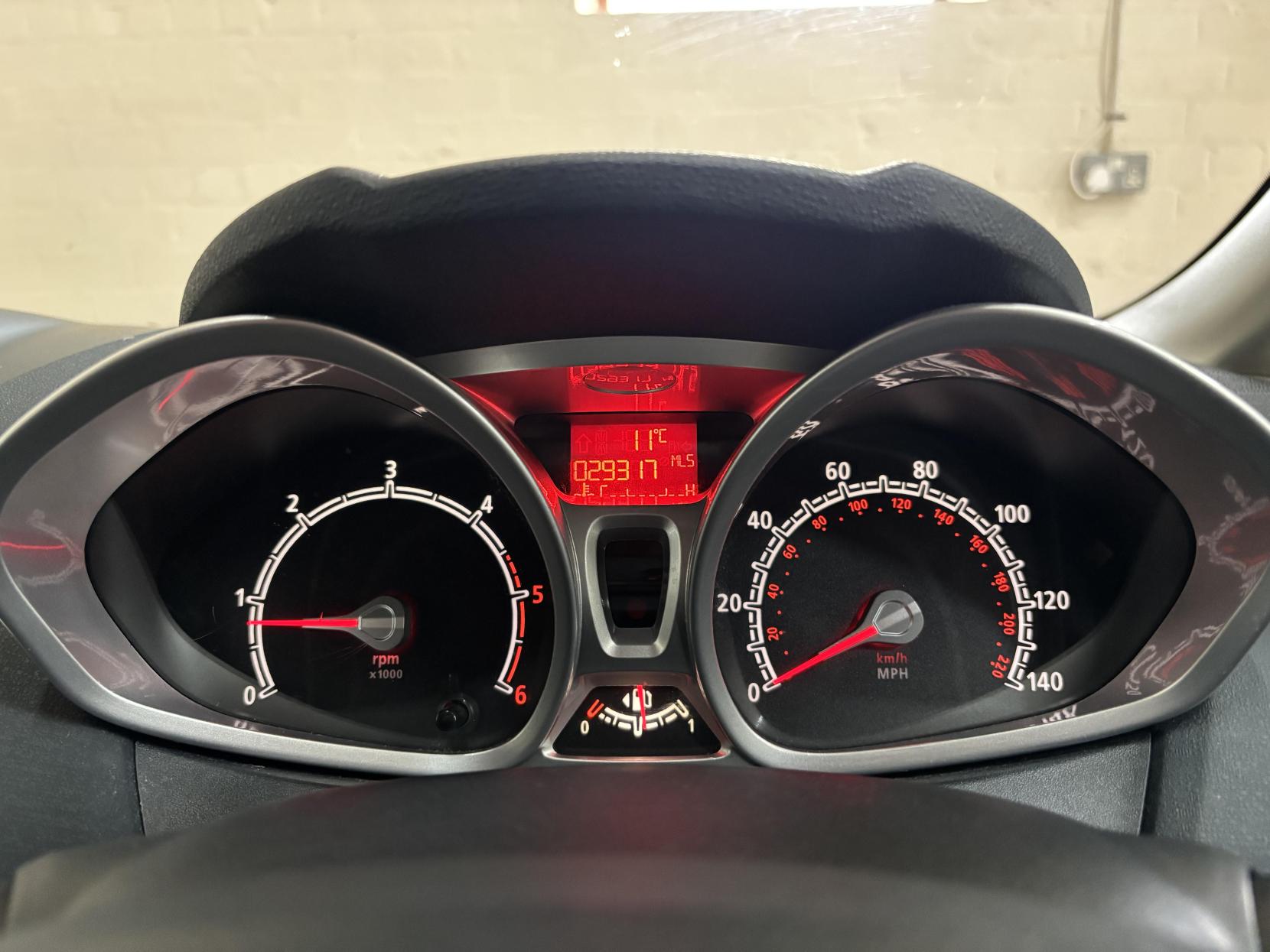 Ford Fiesta 1.4 TDCi Titanium Hatchback 5dr Diesel Manual (104 g/km, 69 bhp)