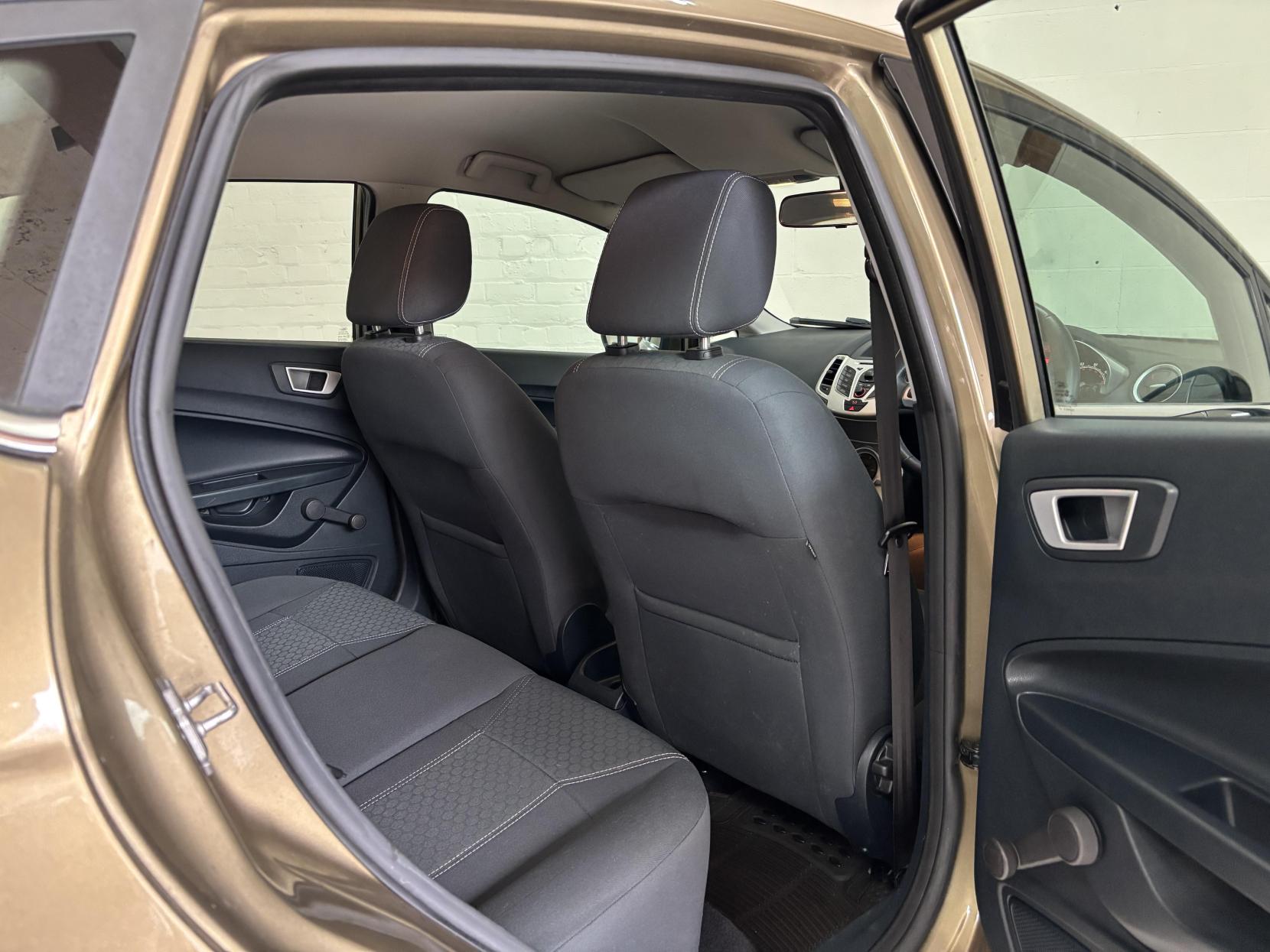 Ford Fiesta 1.4 TDCi Titanium Hatchback 5dr Diesel Manual (104 g/km, 69 bhp)