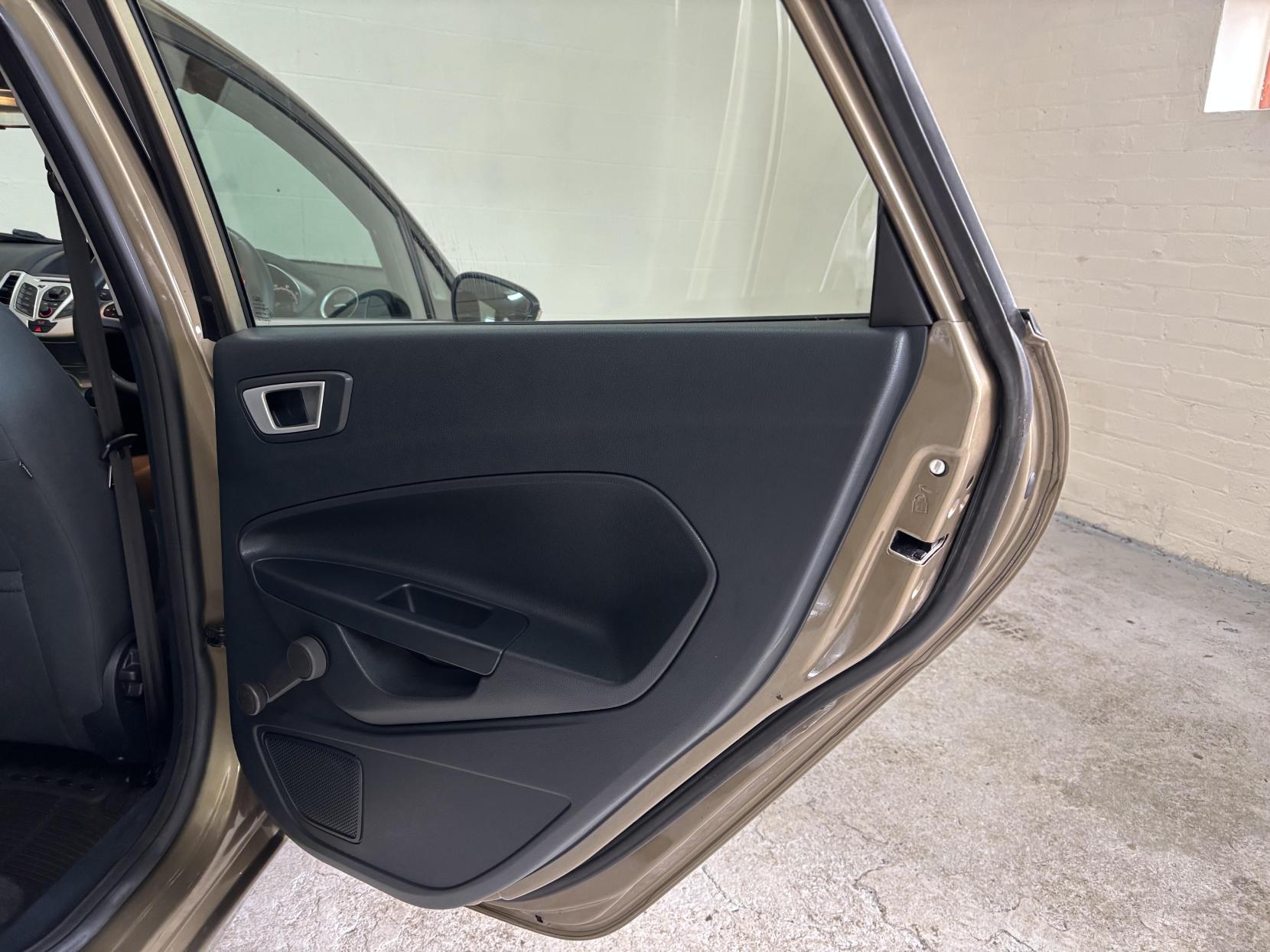 Ford Fiesta 1.4 TDCi Titanium Hatchback 5dr Diesel Manual (104 g/km, 69 bhp)