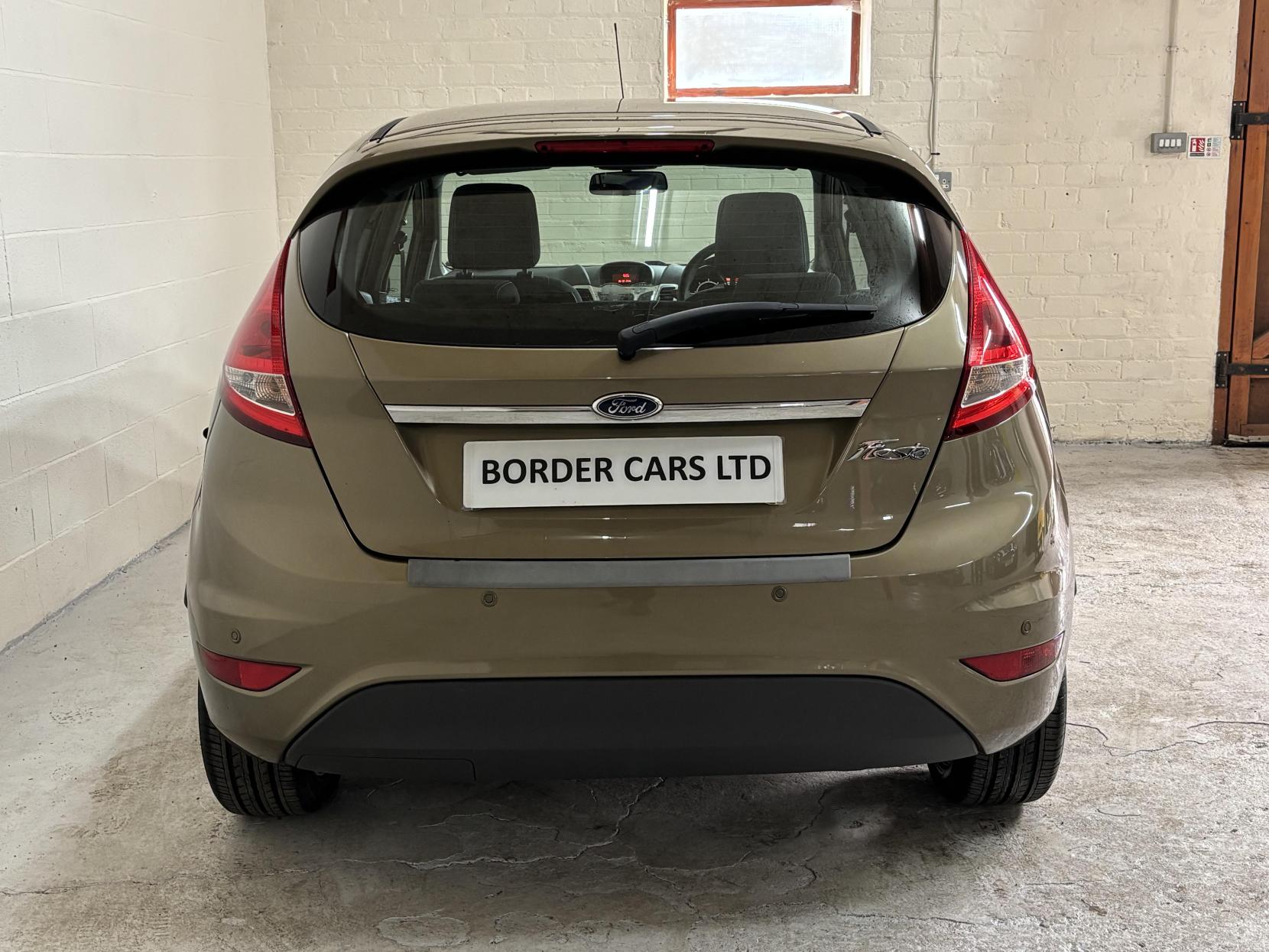 Ford Fiesta 1.4 TDCi Titanium Hatchback 5dr Diesel Manual (104 g/km, 69 bhp)