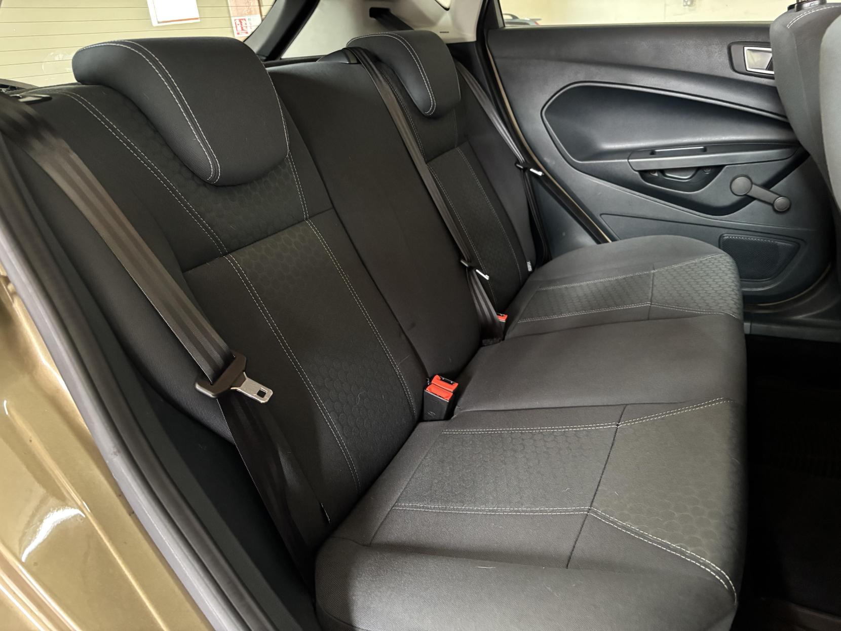 Ford Fiesta 1.4 TDCi Titanium Hatchback 5dr Diesel Manual (104 g/km, 69 bhp)