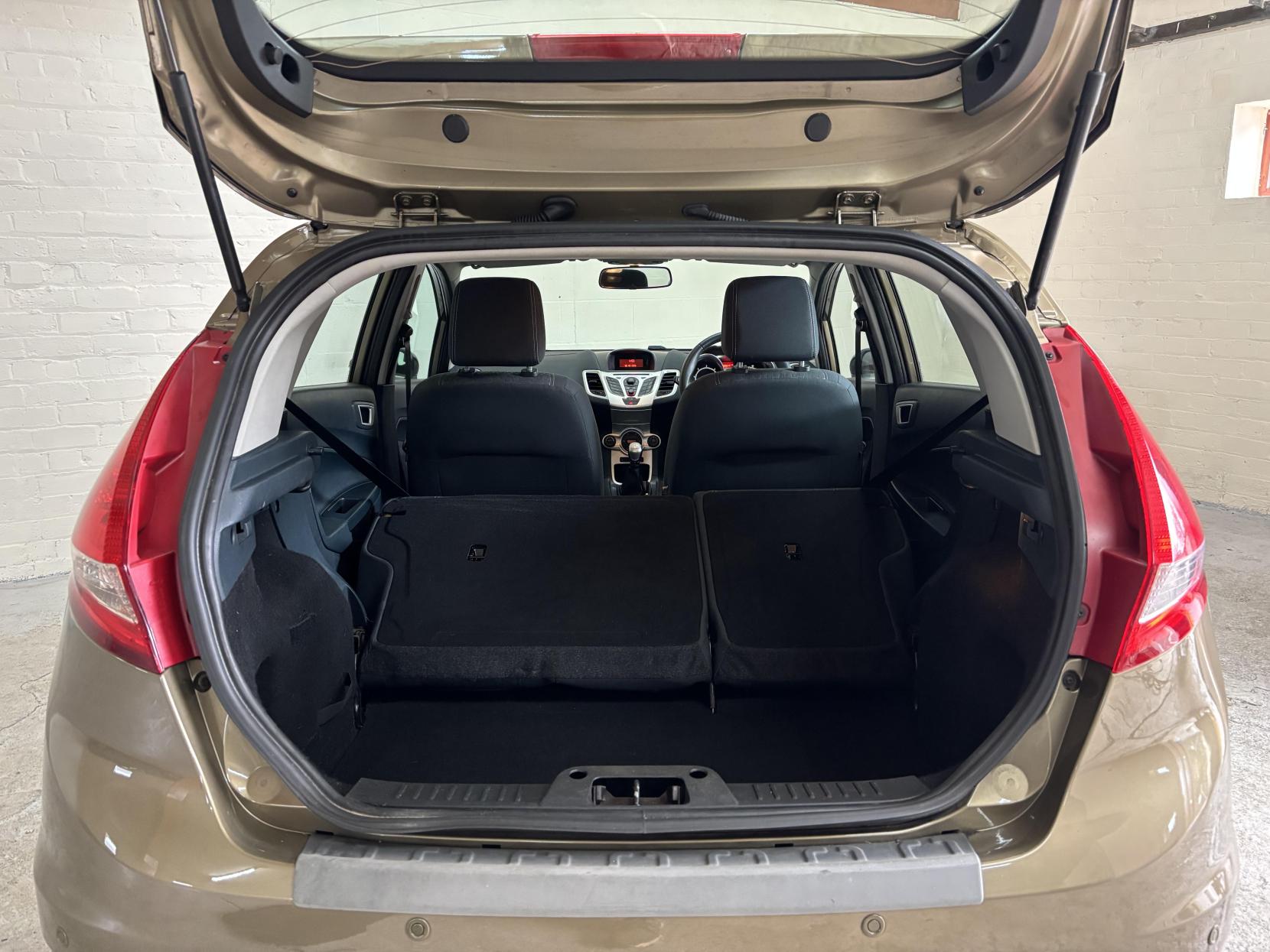 Ford Fiesta 1.4 TDCi Titanium Hatchback 5dr Diesel Manual (104 g/km, 69 bhp)