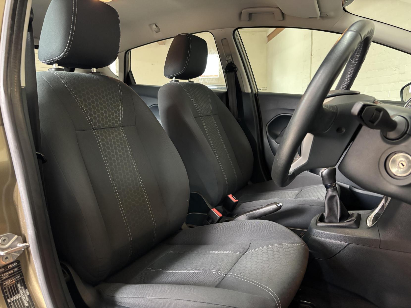 Ford Fiesta 1.4 TDCi Titanium Hatchback 5dr Diesel Manual (104 g/km, 69 bhp)