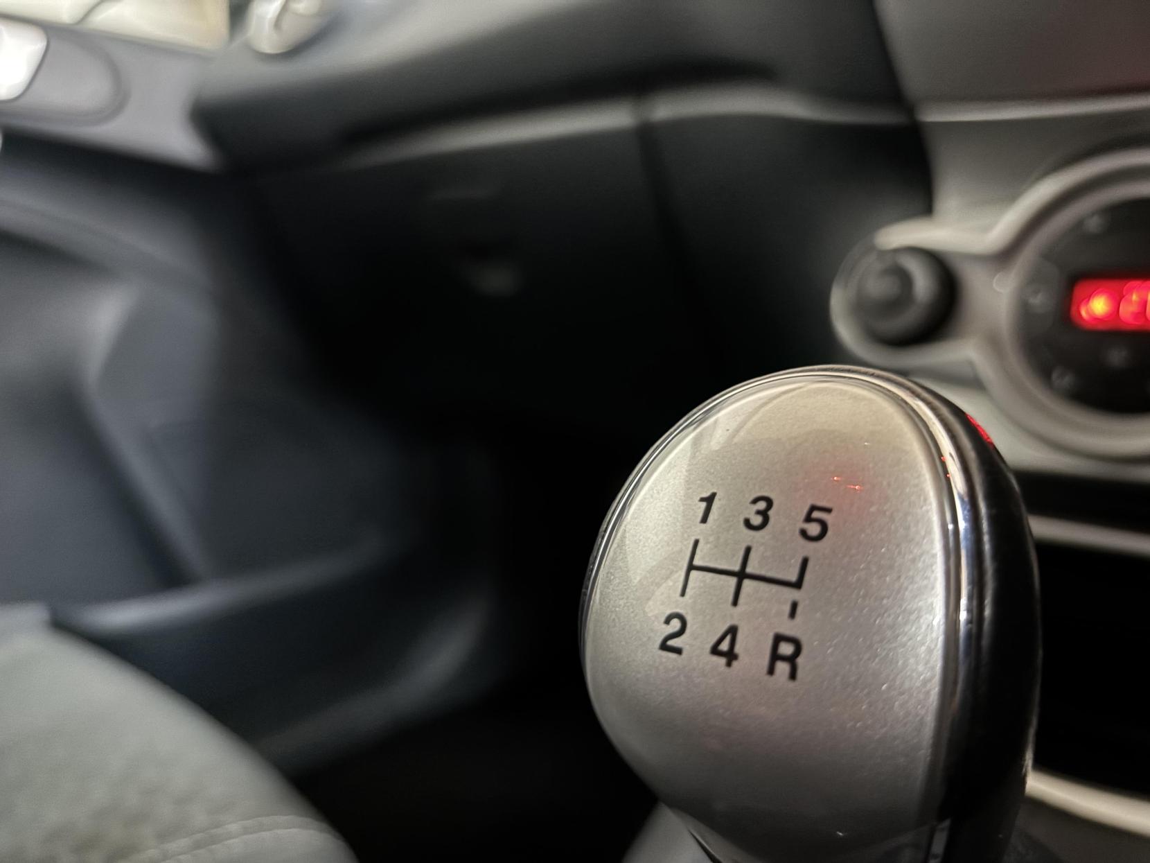 Ford Fiesta 1.4 TDCi Titanium Hatchback 5dr Diesel Manual (104 g/km, 69 bhp)