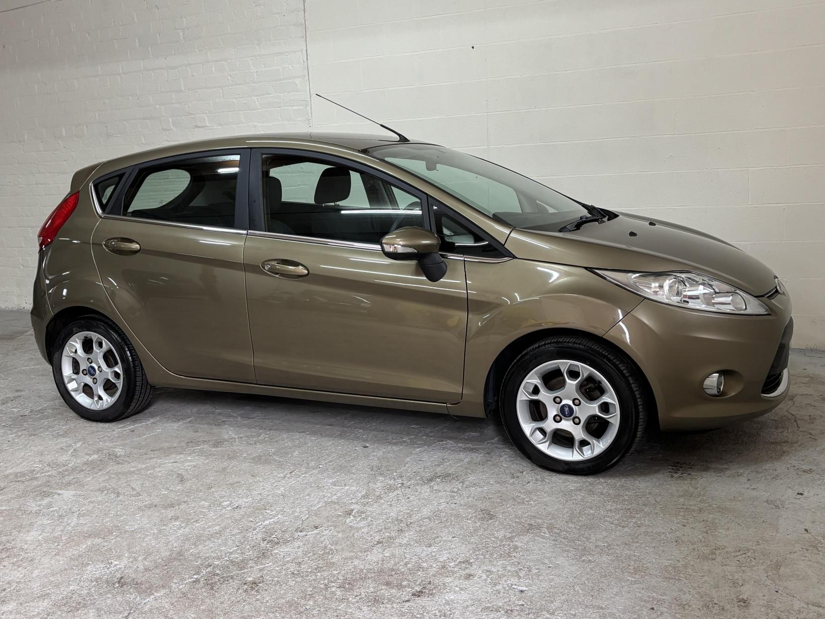 Ford Fiesta 1.4 TDCi Titanium Hatchback 5dr Diesel Manual (104 g/km, 69 bhp)