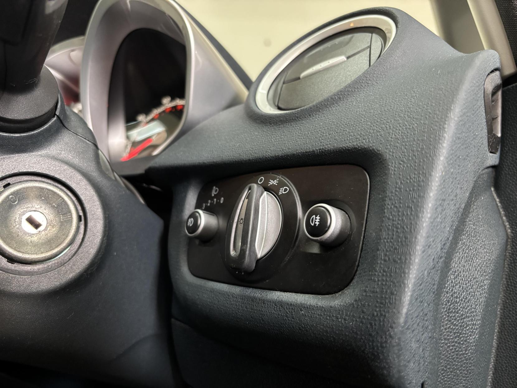 Ford Fiesta 1.4 TDCi Titanium Hatchback 5dr Diesel Manual (104 g/km, 69 bhp)