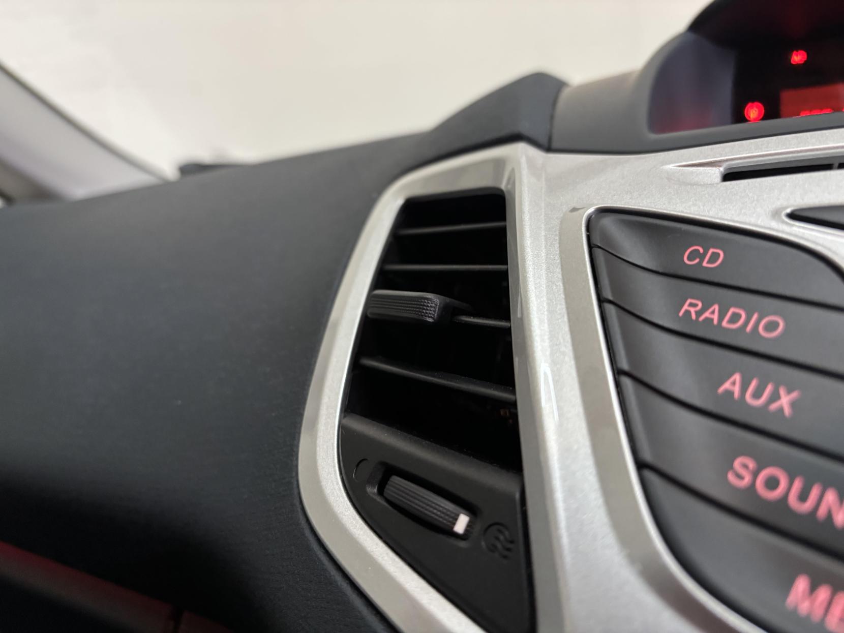 Ford Fiesta 1.4 TDCi Titanium Hatchback 5dr Diesel Manual (104 g/km, 69 bhp)