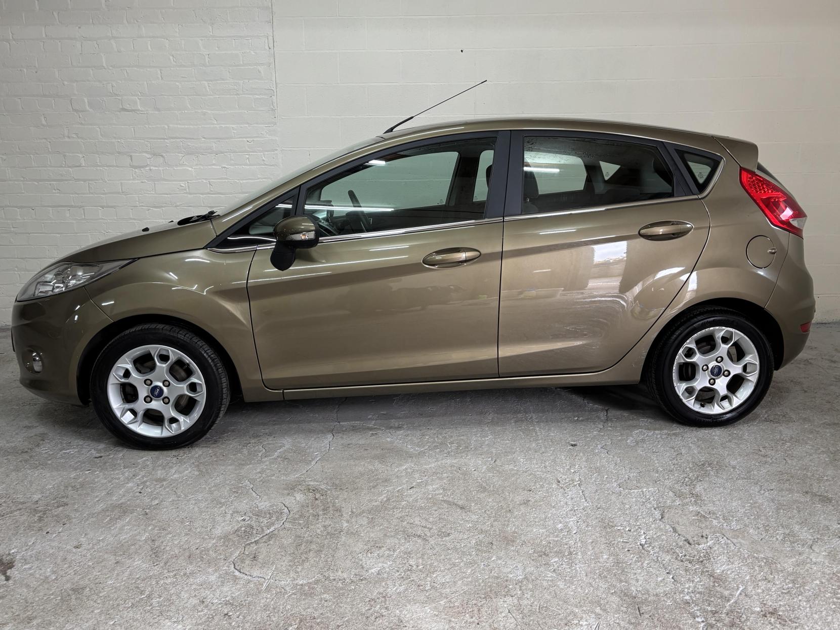 Ford Fiesta 1.4 TDCi Titanium Hatchback 5dr Diesel Manual (104 g/km, 69 bhp)