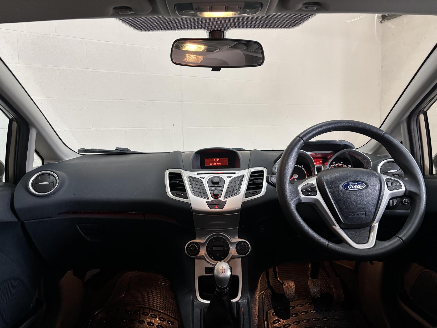 Ford Fiesta 1.4 TDCi Titanium Hatchback 5dr Diesel Manual (104 g/km, 69 bhp)