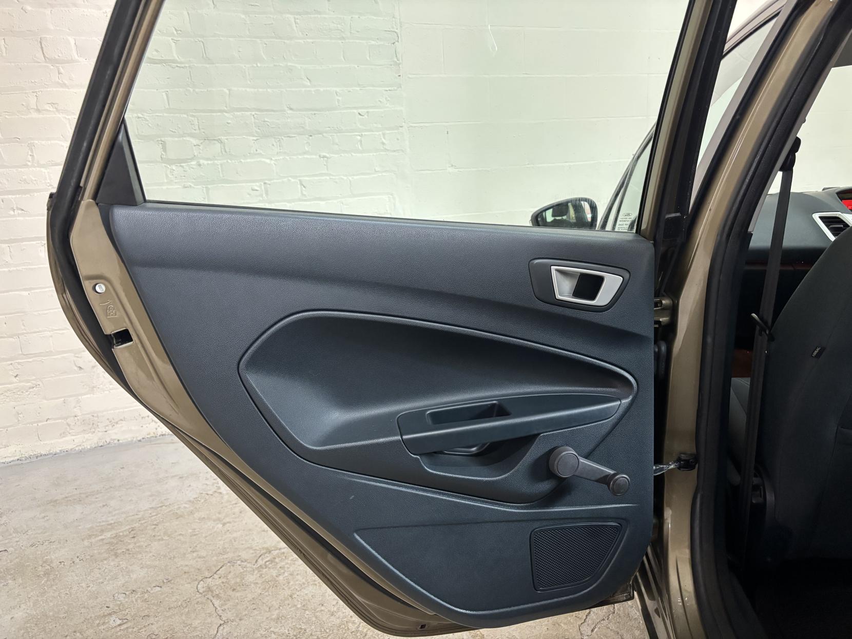 Ford Fiesta 1.4 TDCi Titanium Hatchback 5dr Diesel Manual (104 g/km, 69 bhp)