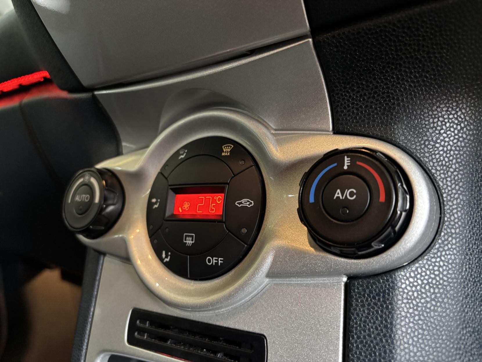 Ford Fiesta 1.4 TDCi Titanium Hatchback 5dr Diesel Manual (104 g/km, 69 bhp)