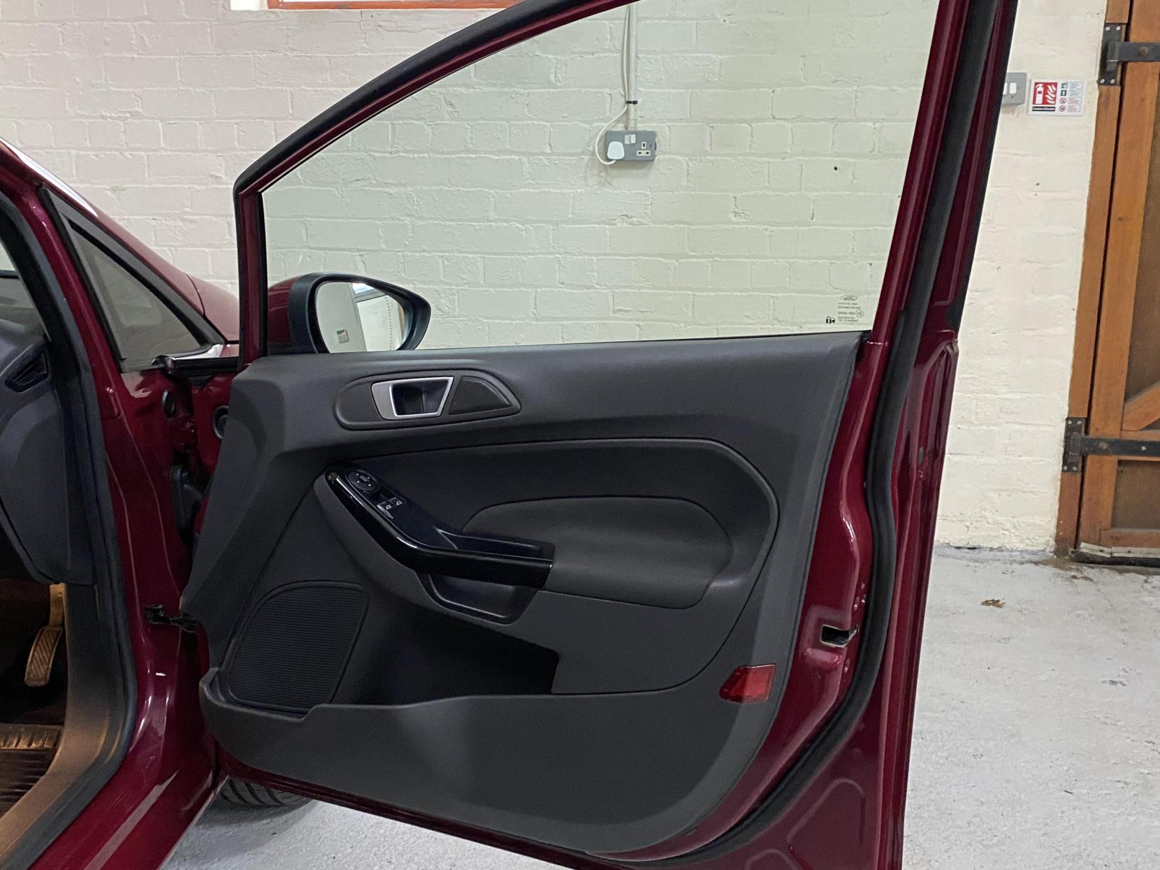 Ford Fiesta 1.25 Zetec Hatchback 5dr Petrol Manual Euro 5 (82 ps)