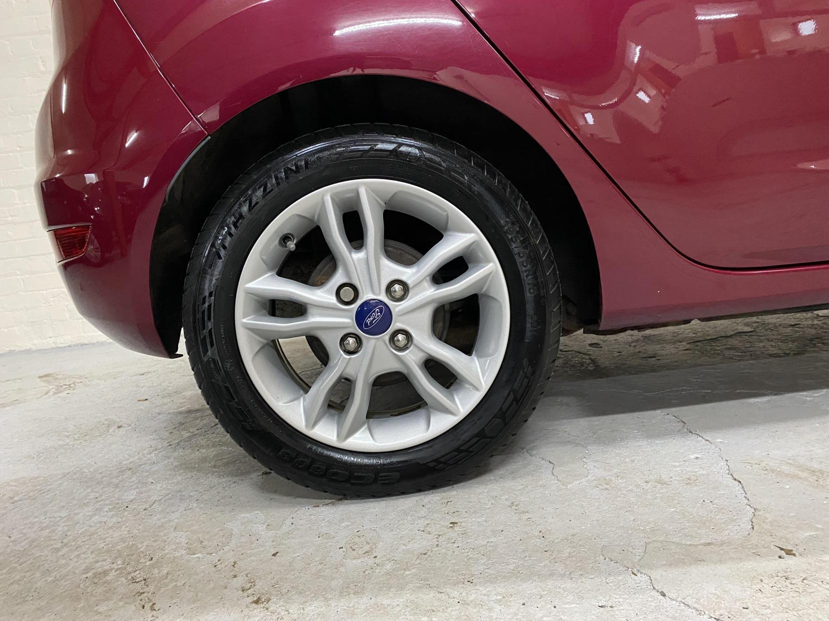 Ford Fiesta 1.25 Zetec Hatchback 5dr Petrol Manual Euro 5 (82 ps)