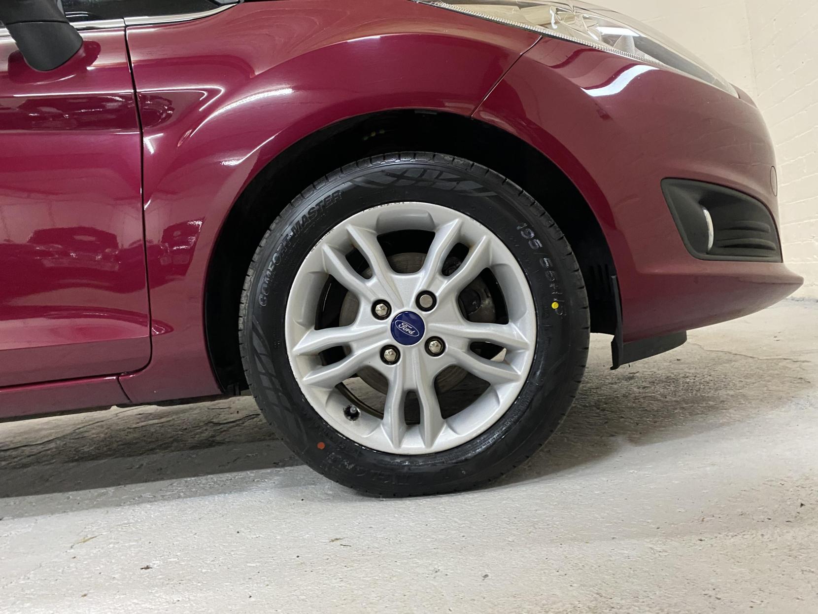 Ford Fiesta 1.25 Zetec Hatchback 5dr Petrol Manual Euro 5 (82 ps)